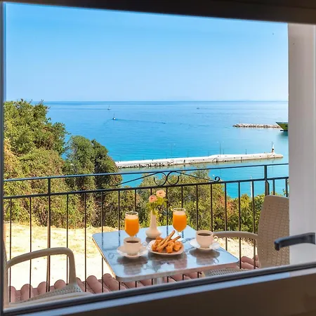 Faro Del Porto * ポロス